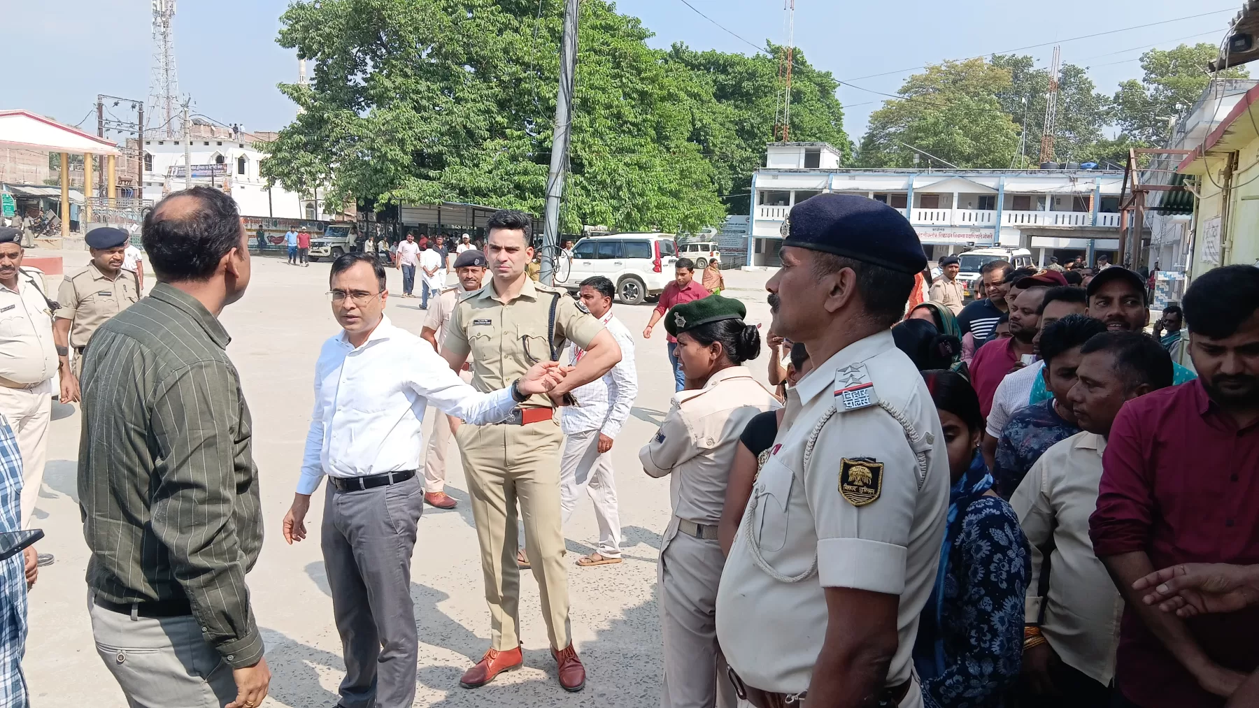 खगड़िया: सभी 11 मतदान केंद्रों पर शांतिपूर्ण मतदान संपन्न, कड़ी सुरक्षा के बीच मतपेटिका लेकर मतदान दल रवाना!!