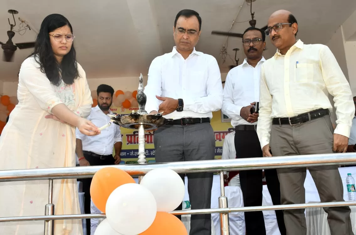 जेएनकेटी में सजा खेल का मंच, डीएम-डीडीसी ,खेल पदाधिकारी सहित अन्य अधिकारियों ने दीप प्रज्वलित कर किया शुभारंभ