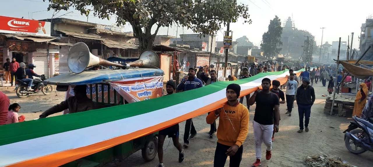 अभाविप के कुमार शानु ने आखिर क्यों कहा कि- तिरंगे का अपमान,नहीं सहेगा नौजवान!अभाविप के कार्यकर्ताओं द्वारा निकाली गई तिरंगा यात्रा,500फीट लंबे तिरंगे को लेकर निकले थे युवा कार्यकर्