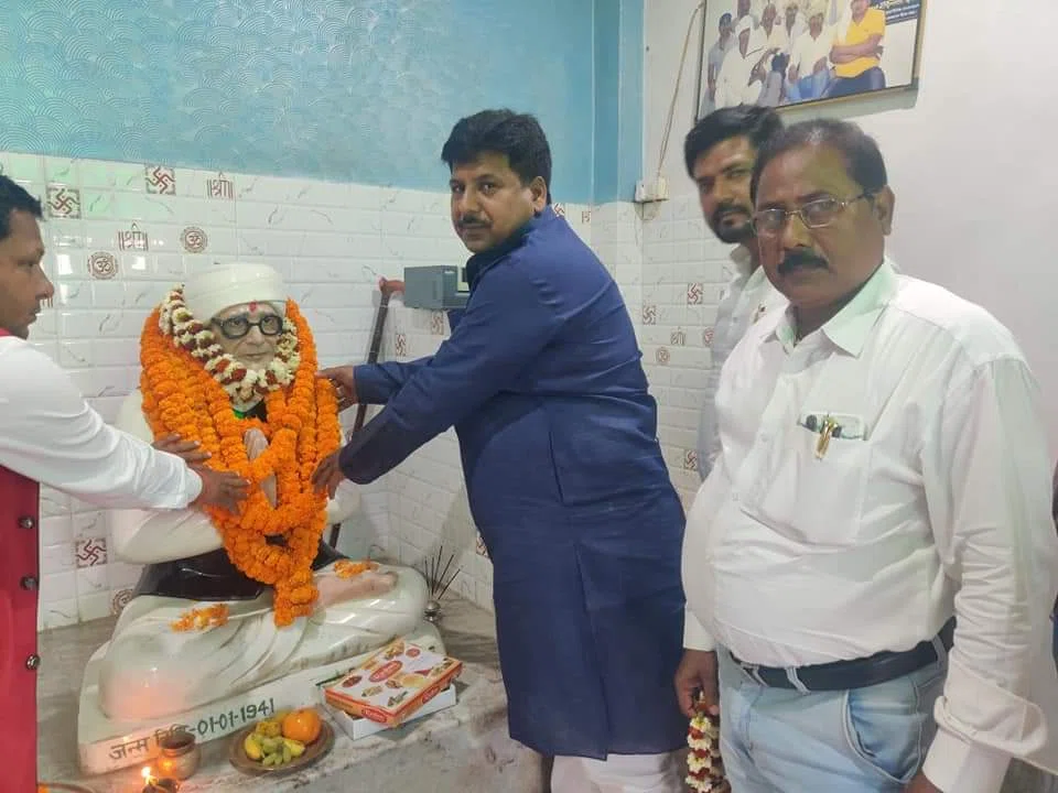 दिवंगत समाजसेवी कर्मवीर छोटेलाल यादव की पुण्यतिथि मनाने को ले एकत्रित हुए लोगों ने कहा-गरीबों के हक-हकूक को ले आवाज बुलंद करना उनकी आदतों में था शुमार,पूर्व नगर सभापति मनोहर यादव त
