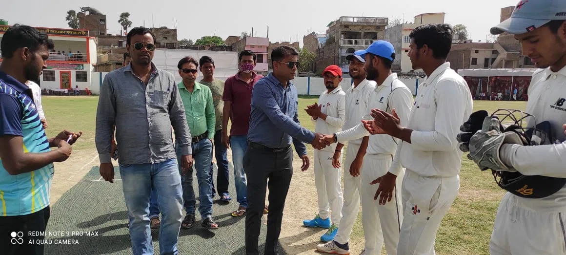 पूर्व क्रिकेटर सह प्रसिद्ध व्यवसायी नवीन गोयनका द्वारा उद्घाटित दूसरे सेमीफाइनल में समस्तीपुर की टीम ने मारी बाजी, मुजफ्फपुर और समस्तीपुर के बीच हो रहा है फाइनल मुकाबला*