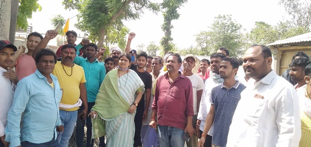 पंचायत चुनाव का नगाड़ा बजने से पूर्व ही गांव-कस्बे की पगडंडियां लांघने लगे हैं भावी प्रत्याशी, पूर्व जिप अध्यक्ष कृष्णा देवी यादव का जनता-जनार्दन से आशीर्वाद लिए जाने का कार्य चरम