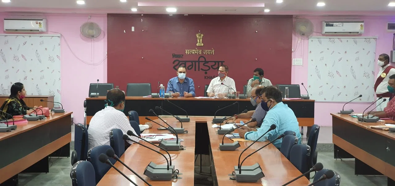 विद्युत विभाग के पदाधिकारियों पर आखिर क्यों बमके डीएम डॉक्टर आलोक रंजन घोष!सभी विभागों को शत-प्रतिशत लक्ष्य प्राप्ति का दिया निर्देश,निबंधन पदाधिकारियों को भी मिला टास्क*