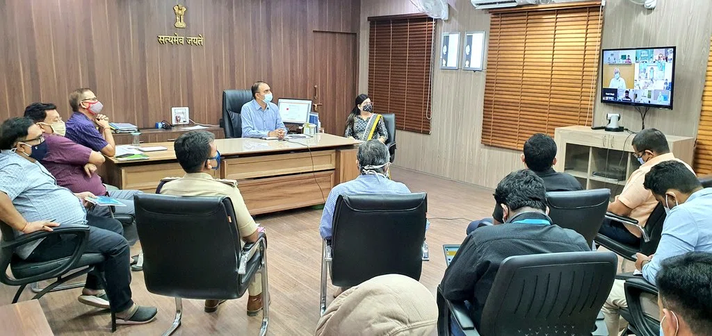 कोरोना की बढ़ती दूसरी लहर के बीच बिहार के मुखिया नीतीश कुमार ने सूबे के सभी डीएम-एसपी से मौजूदा हालात पर की मंत्रणा, खगड़िया के डीएम डॉक्टर आलोक रंजन घोष ने संक्रमितों की संख्या को