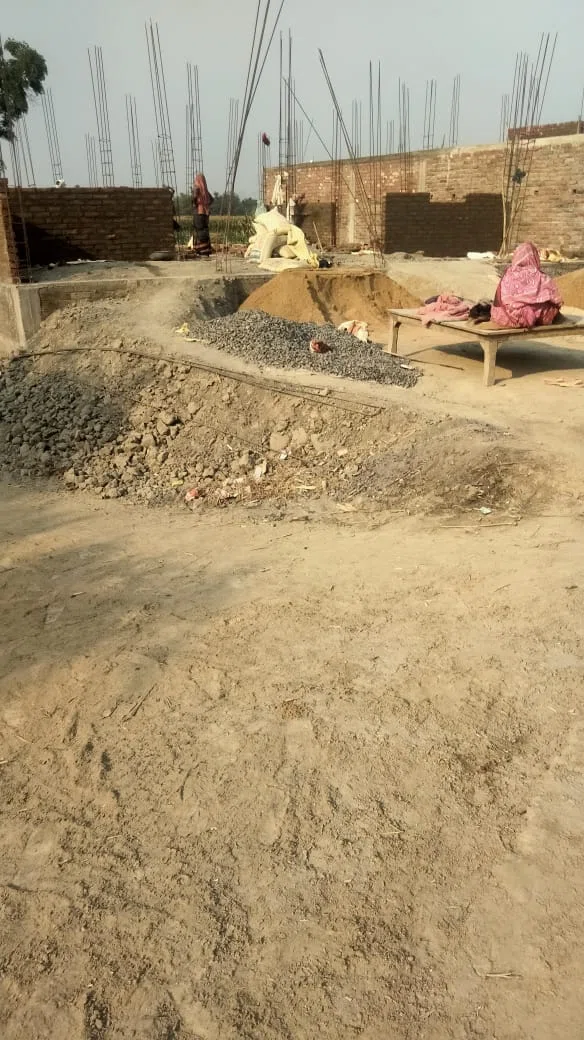 ग्रामीणों के सिर चढ़कर बोल रही है दबंगों की दबंगई,आम सड़क को अतिक्रमित कर बना रहे मकान का किया विरोध,तो जान मारने की मिली धमकी,डीएम से लगाई गई कार्रवाई की गुहार*