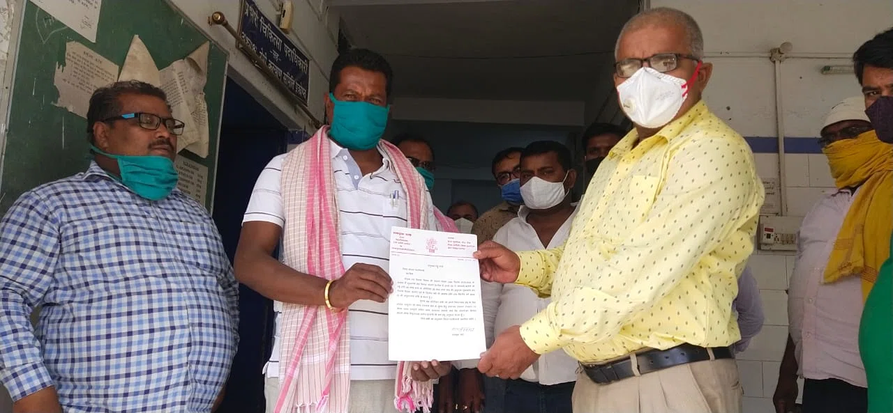खासे चर्चा में हैं अलौली विधायक रामवृक्ष सदा, कोरोना महामारी के बीच जीवन रक्षक दवाओं सहित बेहतर स्वास्थ्य व्यवस्था के लिए एमएलए फंड से 25 लाख दिए जाने की है अनुशंसा*