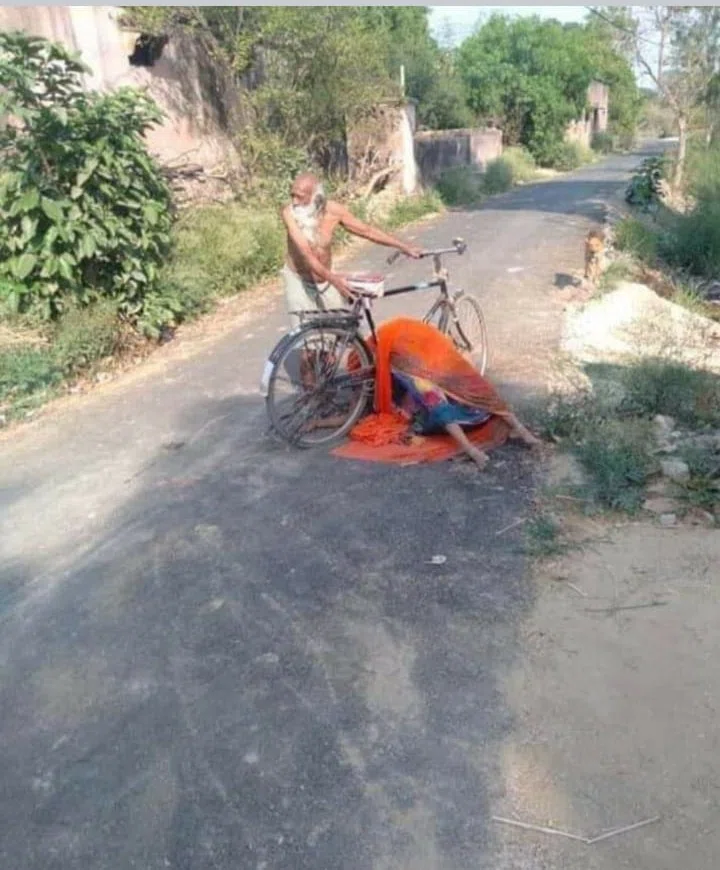 ...बस जिंदा रहे इंसानियत, यकीन रखें कि 'भंवर' में फंसी 'इंसान और इंसानियत' की कश्ती जल्द ही साहिल पर पहुंच जाएगी,डीएम डॉक्टर आलोक रंजन घोष के मार्मिक पोस्ट ने भी इंसानियत को झकझोड़