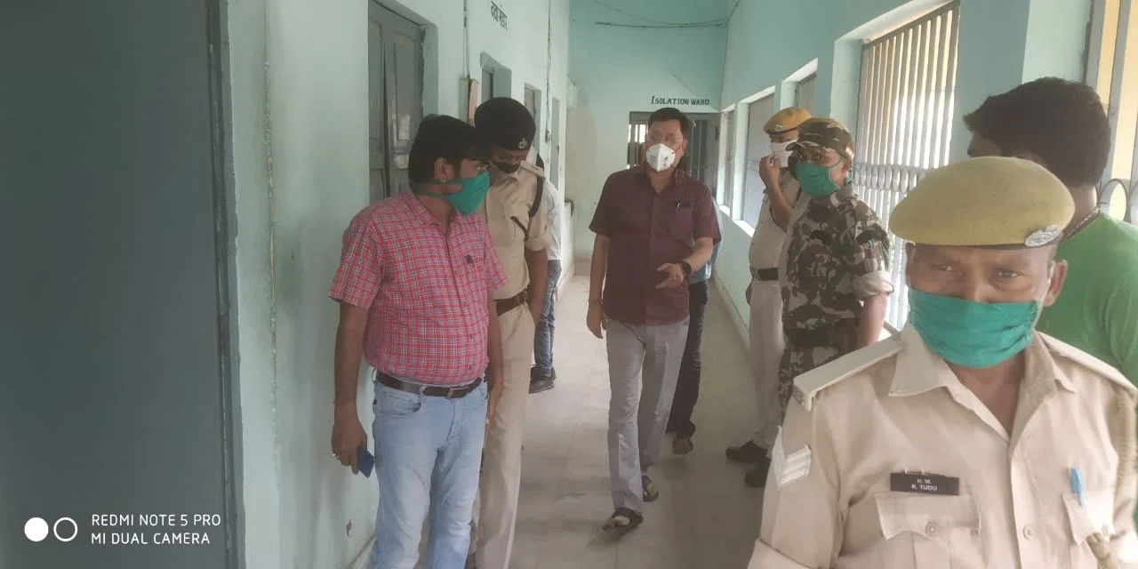 कैदियों की विभिन्न समस्याओं का होगा निवारण,जेल के डॉक्टर हैं कोरोना पॉजिटिव,वीडियो कॉन्फ्रेंसिंग के जरिए कैदियों की परिजनों से हो रही मुलाकात*