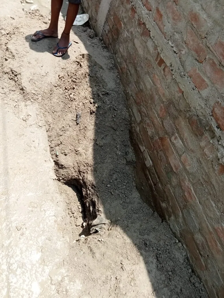 *अजब-गजब:मुखिया पुत्र के आदेश पर सरकारी सड़क व नाले को किया जा रहा जमींदोज,ग्रामीणों के बीच आक्रोश