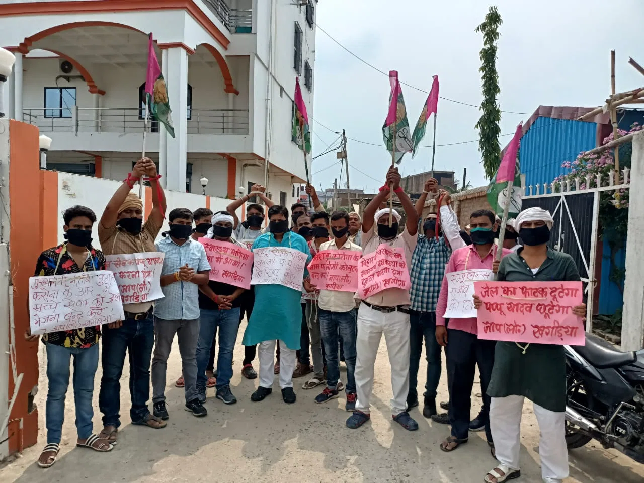 बिहारियों के नूर-ए-नजीर पप्पू यादव की गिरफ्तारी के विरोध में उठ रही चिंगारी कहीं शोला न बन जाय!*