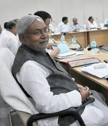 *बिहार में 10दिनों के लिए बढ़ सकती है लॉक डाउन की अवधि,ग्रामीण इलाकों पर सख्ती रहेगी नजर,लॉक डाउन का सार्थक परिणाम आया सामने,रोगियों की संख्या में गिरावट