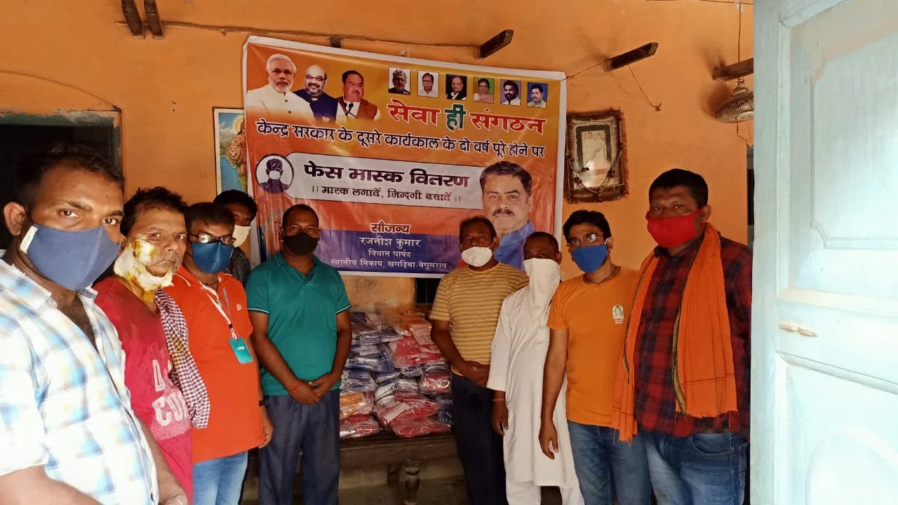 विधान पार्षद रजनीश कुमार द्वारा उपलब्ध कराया गया मास्क,नप क्षेत्रों में होगा वितरण