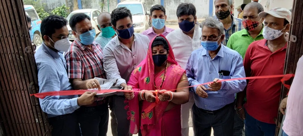 कोरोना से बचाव को ले पटना से पहुंची दो टीका एक्सप्रेस,नगर सभापति सीता कुमारी एवं पूर्व नगर सभापति मनोहर यादव ने प्रथम डोज लेकर आम लोगों को टीकाकरण के प्रति किया प्रेरित,नगर कार्यपा