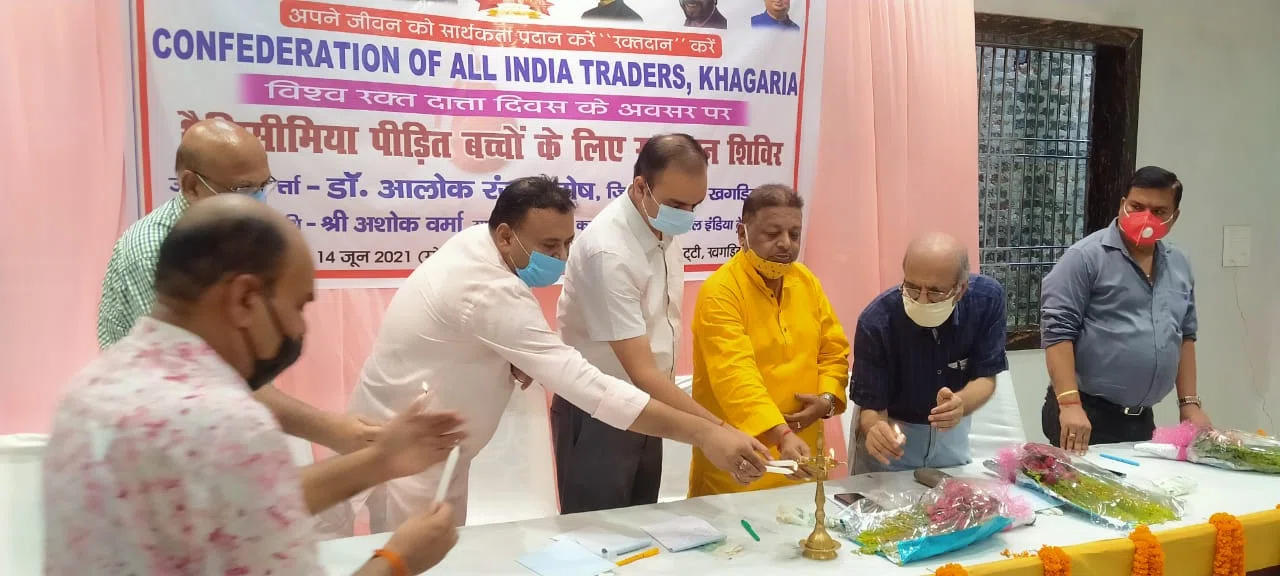 डीएम आलोक रंजन घोष ने कहा-कृत्रिम रुप से नहीं बनाया जा सकता रक्त..इसलिए रक्तदान है महादान,कैट खगड़िया तथा ब्लड बैंक के सौजन्य से स्वैच्छिक रक्तदान शिविर का हुआ आयोजन