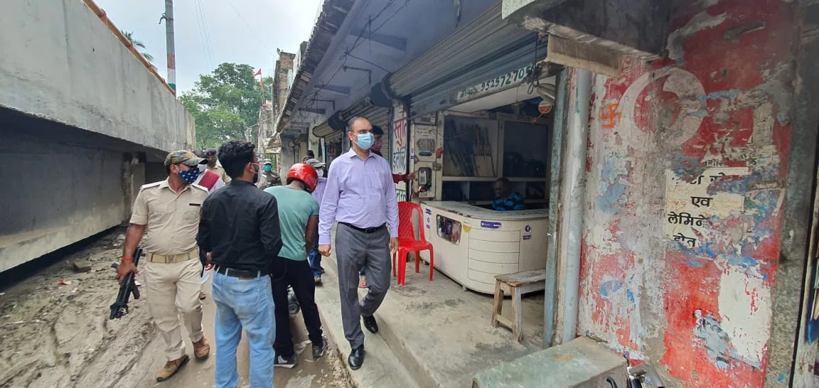 रेलवे उपरिगामी सेतु के पहुंच पथ को ले अधिग्रहित भूमि का डीएम ने किया स्थलीय निरीक्षण,कहा-मुआवजे की राशि के लिए आगे आएं संबंधित लोग,बाधित हो रहा निर्माण कार्य