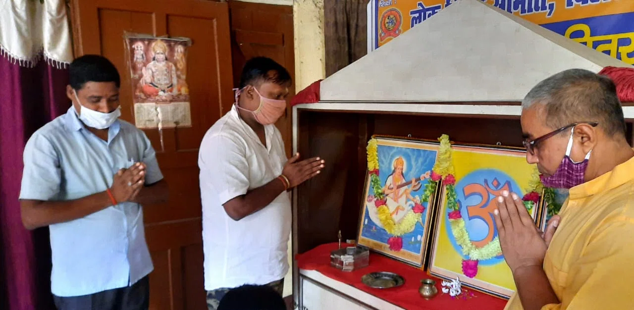 शिक्षा की मंदिर में योग का पढ़ाया पाठ,कहा-मन और मस्तिष्क के बीच संतुलन बनाए रखने के लिए योग जरुरी