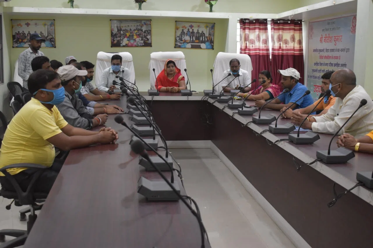 टीकाकरण महा अभियान का सफल होना तय,नगर पार्षदों ने भी कस ली कमर, नगर सभापति की अध्यक्षता में आयोजित हुई बैठक,कहा-कोरोना से सुरक्षित रखने को ले समाज के सभी लोगों का साथ जरुरी