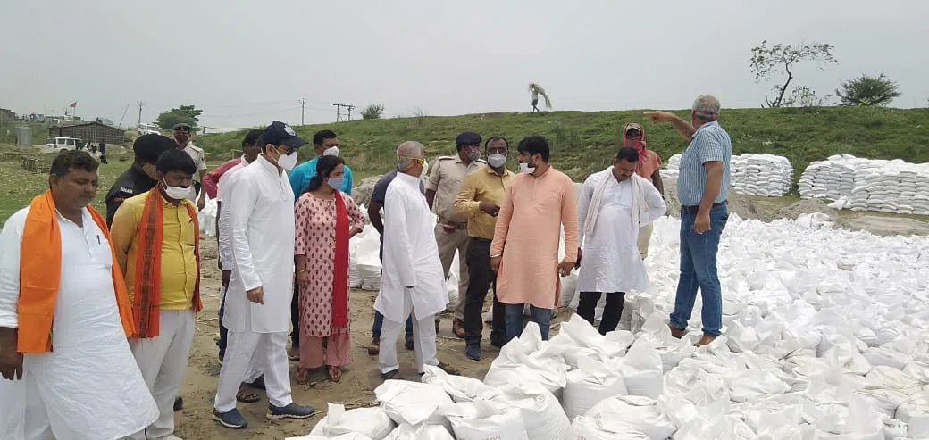 चाचा-भतीजे के बीच चल रहे तकरार के बीच अपनी जमीन तलाशने पहुंचे खगड़िया के लोजपा सांसद चौधरी महबूब अली कैसर, कटाव स्थल का लिया जायजा और खोलकर रख दी विकासात्मक कार्यों की पोटली,शनिवार