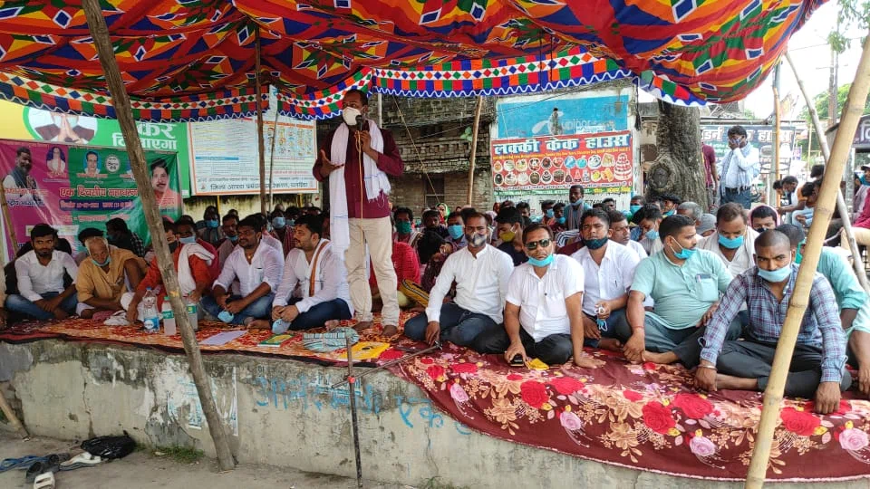 क्या लोगों के लिए 'जिंदगी' बनना जनप्रिय पप्पू यादव को पड़ गया मंहगा!महाधरना आयोजित कर जाप नेताओं ने सरकार से पूछ दिया सवाल,बढ़ती मंहगाई और बढ़ते अपराध सहित अन्य मसलों को भी ले सरका