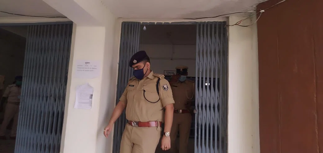 एसपी अमितेश कुमार ने बेलदौर थाना का किया औचक निरीक्षण,विभिन्न आपराधिक मामलों में संलिप्तों की गिरफ्तारी का आदेश किया जारी,कहा- पुलिस व पब्लिक के बीच तारतम्य स्थापित रहना बेहद जरुरी