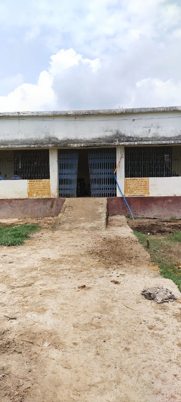 कब तक मौनी बाबा बने रहेंगे साहब!मवेशी,गोबड़ और गोईठा ही सरकारी भवनों की बन गई है पहचान,सरपंच लगाते हैं अपने दरवाजे पर पंचायत और कहते हैं कि किस-किससे लड़ाई लड़ें हम!*