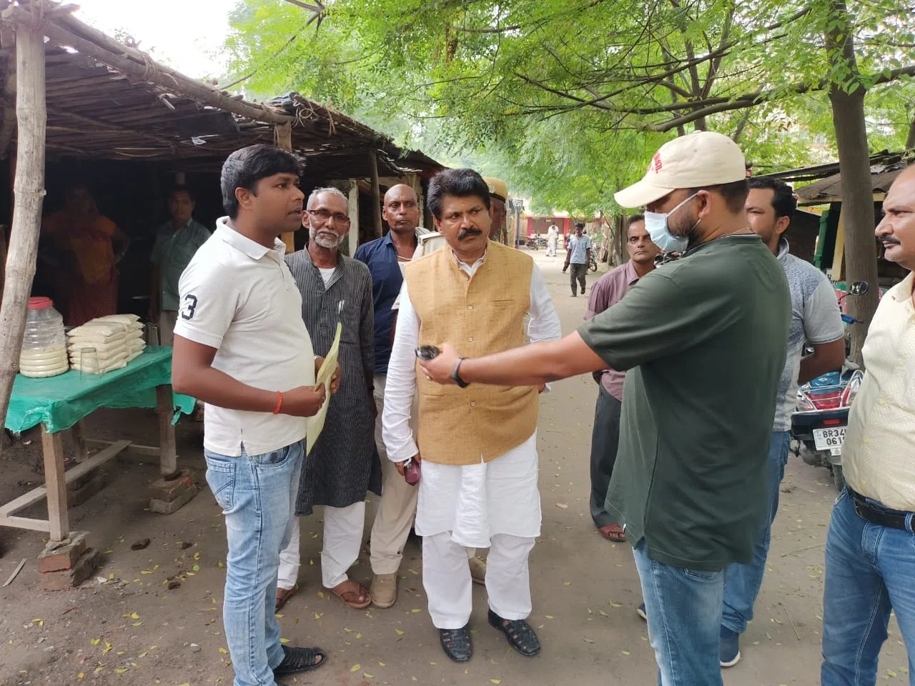 सदर विधायक छत्रपति यादव ने डीएम डॉक्टर आलोक रंजन घोष को आखिर क्यों बताया समाज का नूर-ए- नजीर!प्राथमिक शिक्षक संघ के जिलाध्यक्ष मनोज कुमार को भी बताया समाज का सारथी,कहा-समाज के प्रत