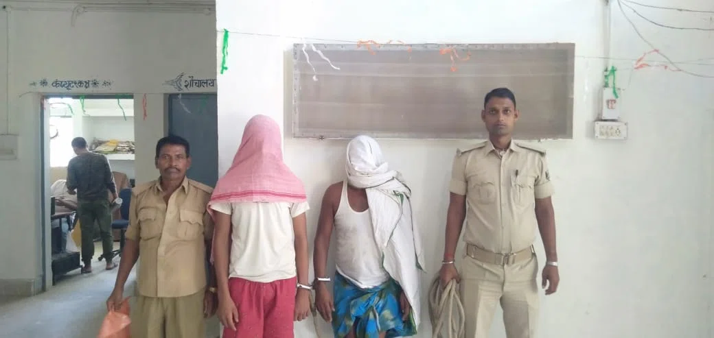 दोहरे हत्याकांड मामले में नवादा से मामा-भांजा गिरफ्तार,पुलिस वर्दी में पहुंचे अपराधियों ने तीन सगे भाईयों को बनाया था गोलियों का शिकार,दो भाईयों की घटनास्थल पर ही हो गई थी दर्दनाक