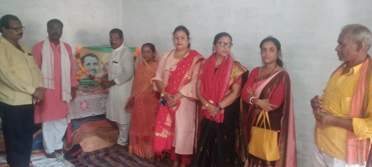 बच्चों के परवरिश को ले घर की दहलीज लांघकर पुरुषों की बराबरी कर रही महिलाओं को भाजपा ने किया सम्मानित,पीएम नरेन्द्र मोदी के जन्मोत्सव व उनके दो दशक के सफल कार्यकाल के उपलक्ष्य में ज