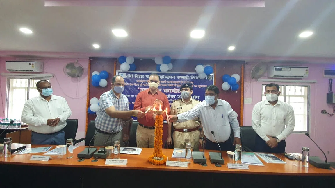 बिना रिचार्ज कराए अब नहीं उठा सकेंगे बिजली का आनंद,डीएम ने शहरी उपभोक्ताओं के लिए पुराने पोस्टपेड मीटर को स्मार्ट मीटर से बदलने के कार्य का किया शुभारंभ,पहला स्मार्ट प्रीपेड मीटर प