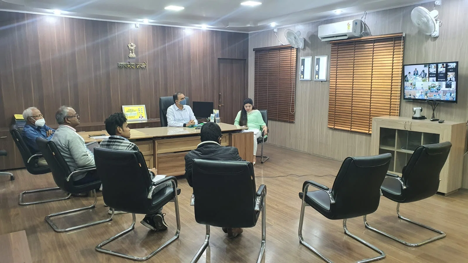कोरोना के नए वैरिएंट ओमीक्रोन हैं बेहद घातक, मुख्य सचिव की अध्यक्षता में आयोजित हुई समीक्षात्मक बैठक, टेस्टिंग एवं टीकाकरण की हुई समीक्षा,टीकाकरण एवं टेस्टिंग बढ़ाने का निर्देश