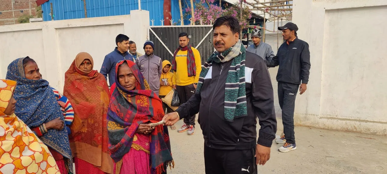 गरीबों के रहनुमा कहलाने वाले पूर्व नगर सभापति मनोहर यादव ने एक बार फिर पेश की मानवता की मिसाल,कचड़ों के बीच जिंदगी तलाशते रहे महादलित समुदाय के दो लोगों की मौत पर मनाया मातम,दाह सं