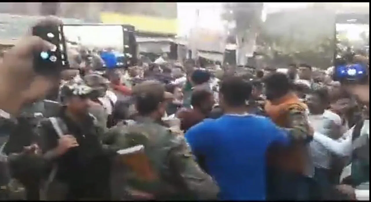भारी गहमागहमी के बीच सदर प्रखंड प्रमुख का चुनाव सम्पन्न,कद्दावर जेडीयू नेता अशोक सिंह की पुत्रवधु काजल कुमारी को मिला प्रखंड प्रमुख का ताज,अनियंत्रित पंसस समर्थकों को नियंत्रित करन