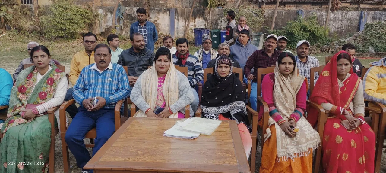 सड़क निर्माण के सवाल पर नगर पार्षदों का बवाल,दोनों उप मुख्यमंत्रियों के बाद अब सीएम को घेरने की हो रही तैयारियां,व्यवसायी व समाजसेवियों के साथ नगर पार्षदों की बैठक 03जनवरी को