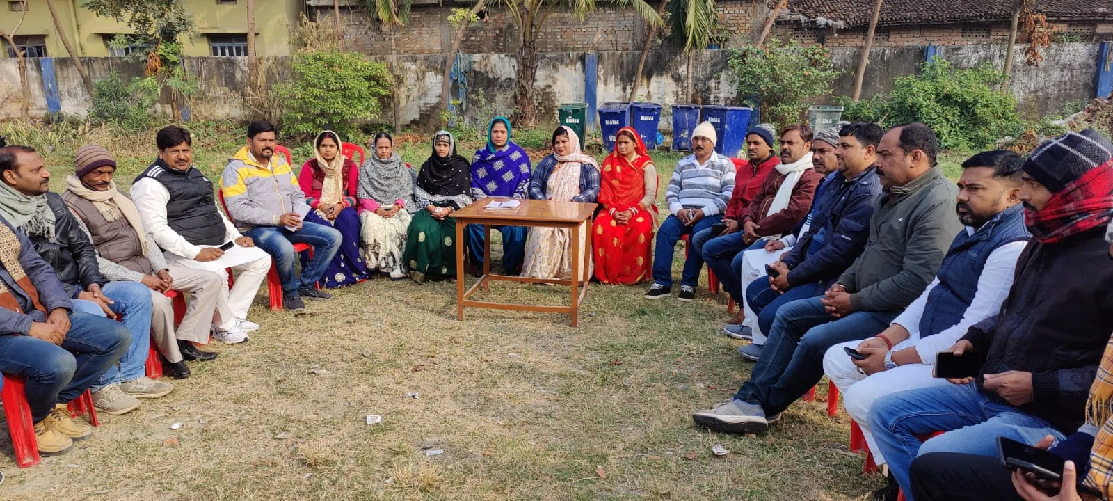 राजेन्द्र चौक से बखरी बस स्टैंड तक की जर्जर सड़कों का निर्माण नहीं होने से नगर पार्षदों सहित प्रबुद्ध जनों में उबाल,नगर सभापति सीता कुमारी ने कहा-उप मुख्यमंत्रियों का आश्वासन हुआ क