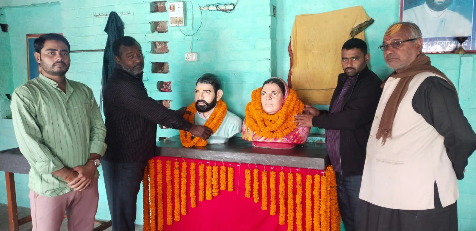 जनता के नूर-ए-नजीर रहे फुटबॉलर विजय यादव की पुण्यतिथि पर बही अश्रु धारा,त्याग के प्रतिमूर्ति नागेन्द्र सिंह त्यागी ने कहा:माता पिता ही हैं असली भगवान, युवाओं के सिरमौर बन चुके अभय