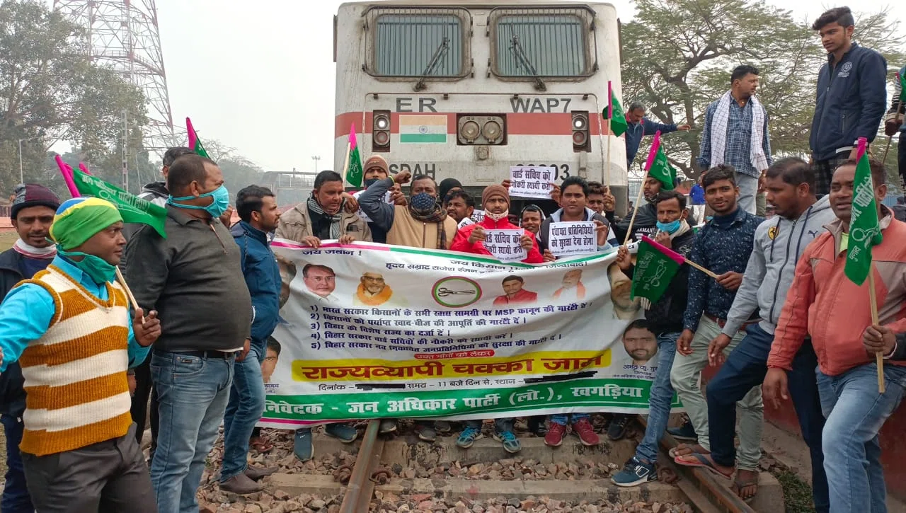कह रहे हैं ना साफ-साफ, आप गद्दी छोड़े या ना छोड़े, आपकी जगह बैठेंगे जनप्रिय,जनप्रतिनिधियों की सुरक्षा नहीं तो खून बहेगी सड़कों पर: त्यागी