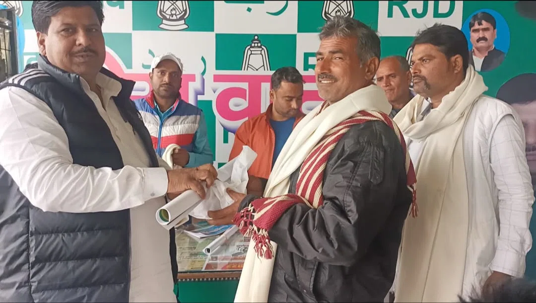 पूर्व नगर सभापति सह राजद नेता मनोहर यादव ने ठोंक दिया है राजनीतिक ताल, एमएलसी चुनाव को ले पंचायत प्रतिनिधियों से रोज हो रही मुलाकात,मिल रहा है भरपूर समर्थन, विरोधियों के होश हुए फा
