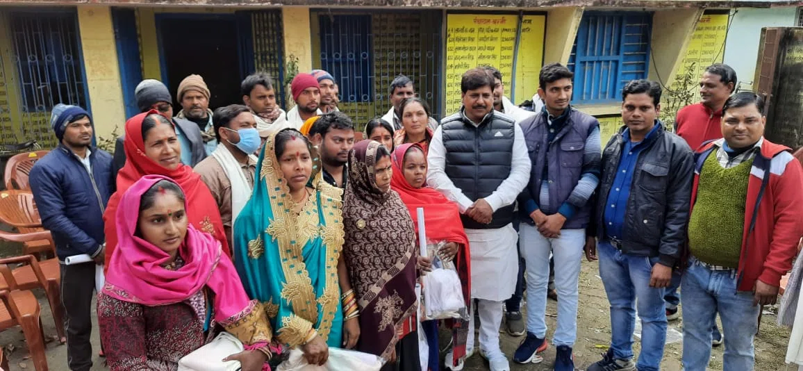 विधान परिषद् प्रत्याशी सह राजद नेता मनोहर यादव ने त्रिस्तरीय पंचायत प्रतिनिधियों से की मुलाकात,जीत की बधाई देते हुए कहा-अाप मुझे बनाएं विजयी,मैं आपकी सुरक्षा व हक-हकूक को ले लड़ूंग