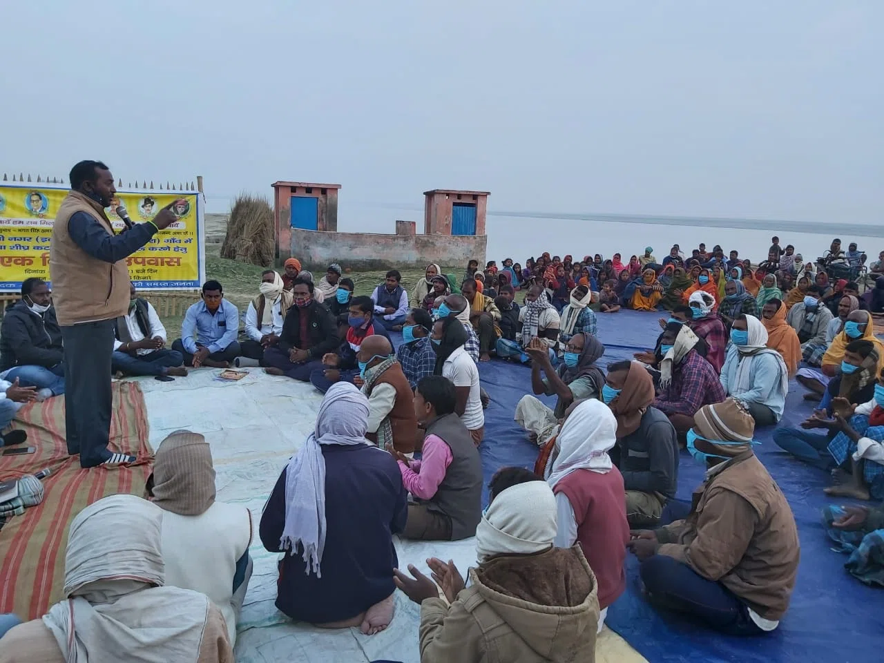7-7बार कोसी नदी ने गांधी नगर और सहरौन के लोगों को किया जमीन से बेदखल, कोसी की तरेरती आंखों से सहमे लोगों ने रखा एक दिवसीय उपवास,क्रांति पुत्र नागेन्द्र सिंह त्यागी ने कहा-नहीं रोका