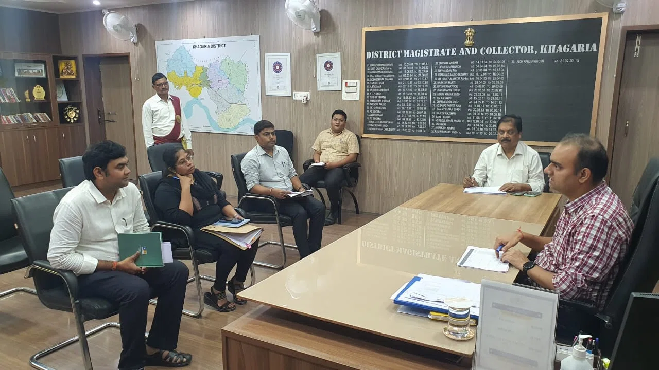 डीएम ने की सीएम के जनता दरबार से संबंधित विभिन्न मामलों की समीक्षा,त्वरित निष्पादन का दिया आदेश