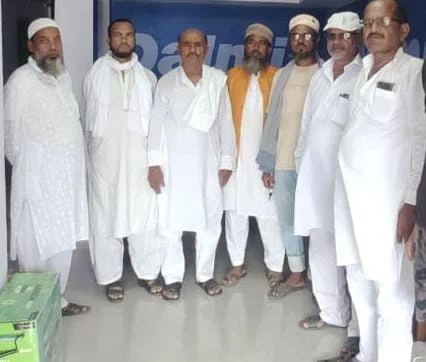 महागठबंधन की सरकार बनने पर राजद कार्यकर्ताओं ने मनाया जश्न,कहा-कफन में भी जेब तलाशती फिर रही है मोदी सरकार