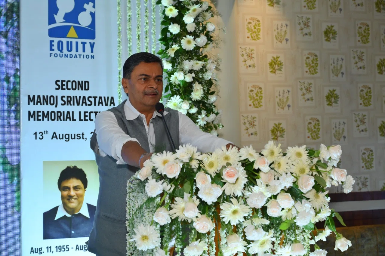 मनोज श्रीवास्तव का आईडीयलिजम अतुलनीय: आर के सिंह,कैबिनेट मंत्री,पॉवर और न्यू रिन्यूएबल एनर्जी, भारत सरकार ने अपनी भावना की व्यक्त