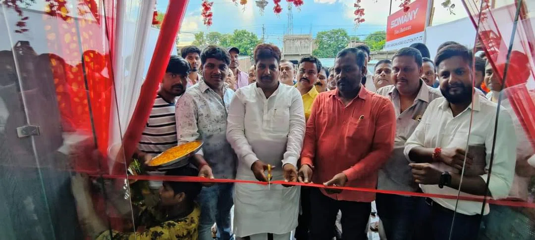 सोमानी टाइल्स और बारमोरा बाथरुम फिटिंग प्रवेश शो-रुम का हुआ उद्घाटन,राजद के पूर्व एमएलसी प्रत्याशी मनोहर यादव तथा युवा शक्ति के राष्ट्रीय कार्यकारी अध्यक्ष नागेन्द्र सिंह त्यागी ने