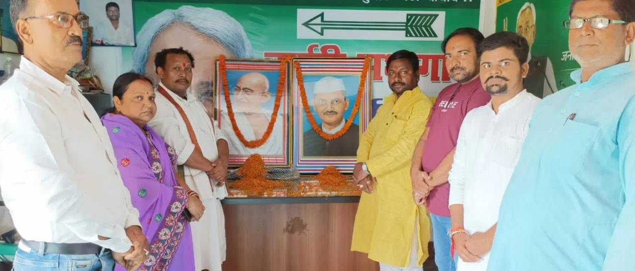 बापू और शास्त्री जी के पदचिन्हों पर चलकर ही आदर्श समाज तथा विकसित राष्ट्र का सपना किया जा सकता साकार:बबलू कुमार मंडल