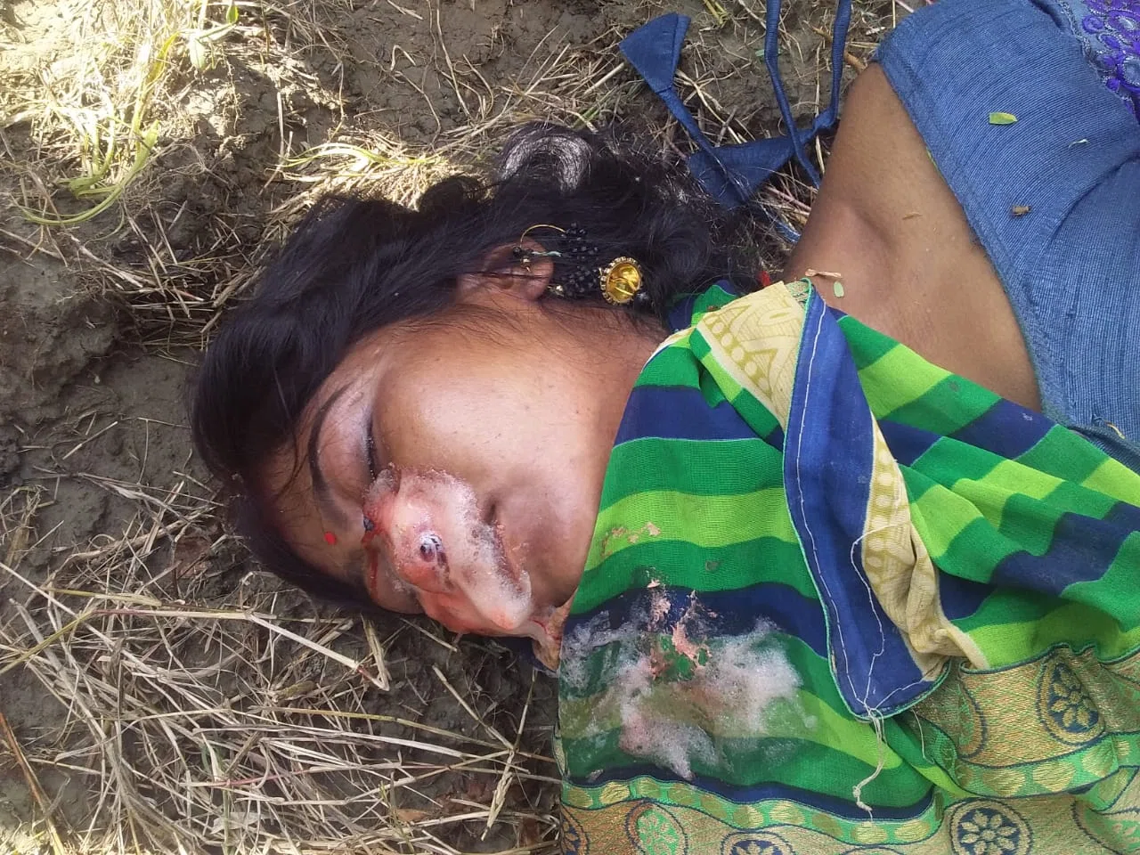 पत्नी को बहाना बनाकर ले गया बहियार और गला दबाकर उतार दिया मौत के घाट,हत्यारोपी पति गिरफ्तार