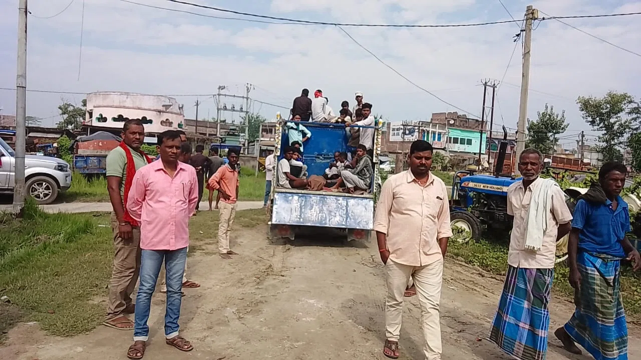 बहन के ससुराल से दोस्तों के साथ घर लौट रहे शिक्षक पुत्र की सड़क हादसे में दर्दनाक मौत,पसरा मातम