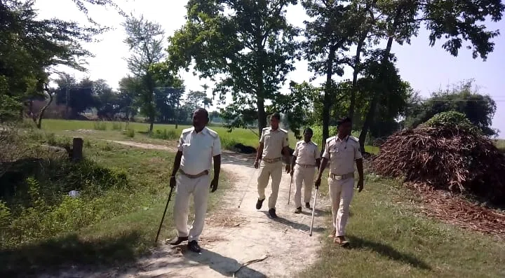 कुर्की जब्ती से नाराज हत्यारोपी द्वारा मौत की शिकार हो चुकी इंदिरा देवी के परिजनों को गोली मारने की कोशिश,पुलिस चौकस