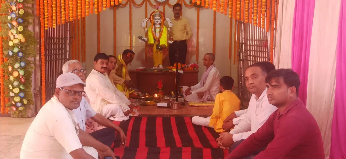 कायस्थ समाज के लोगों ने पूरे भक्तिभाव से की श्री चित्रगुप्त भगवान की पूजा- अर्चना,चित्रांश मिलन समारोह का हुआ आयोजन