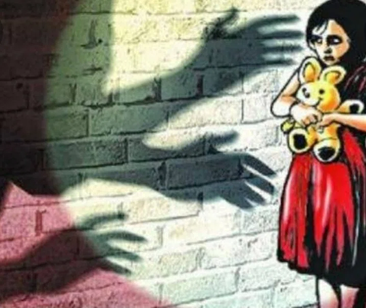 दरिंदा बने युवक ने महज सात साल की बच्ची को बनाया हवश का शिकार, हैवान की हो गई है पहचान