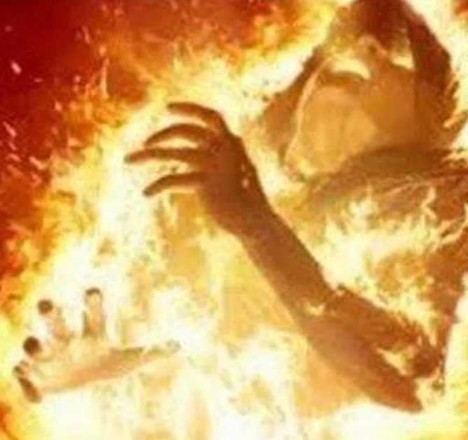 शराब के नशे में सनकी पिता ने चार साल की मासूम बेटी को घर में बंद कर जिंदा जलाया,हालत नाजुक